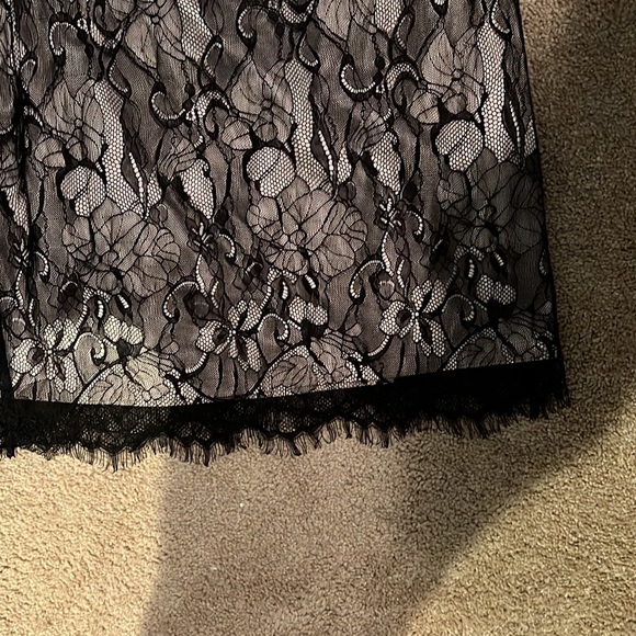 Strapless lace knee length - Picture 3 of 5